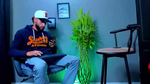 Snapshot of stev_velez chatting on October 6, 12:01 pm Steve online show from October 6, 12:01 pm