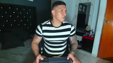 Snapshot of stily_santos_ chatting on October 20, 3:44 am stily online show from October 20, 3:44 am