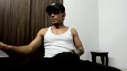 stiven_trainer online show from April 16, 1:38 am