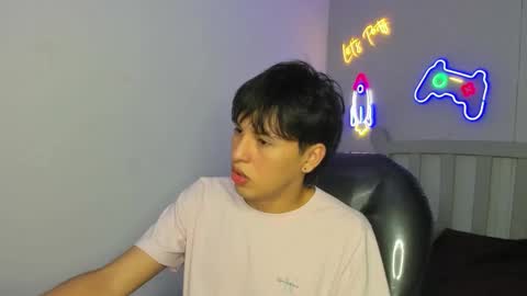 Stiwen online show from October 2, 3:00 pm