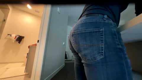 stlhotwifeguy online show from December 22, 8:15 pm