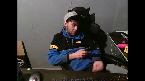 stonedpanda77 online show from December 24, 9:06 am