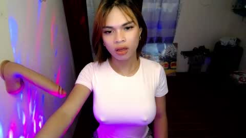 strawberry_kisses143 online show from July 28, 11:17 am