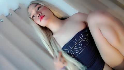 Snapshot of streetlustgirl chatting on February 23, 1:35 am lexie online show from February 23, 1:35 am