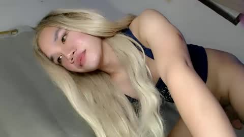 Snapshot of streetlustgirl chatting on December 2, 2:24 am lexie online show from December 2, 2:24 am