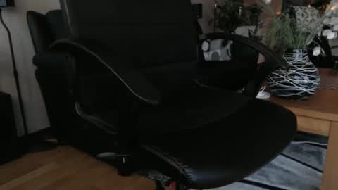 Snapshot of stridis chatting on October 5, 5:49 am Horny Swede online show from October 5, 5:49 am