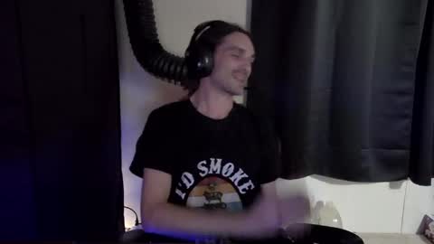 stringgreens777 online show from April 21, 9:00 pm