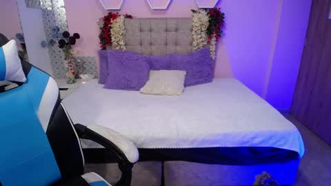 Nikolas And Sophia online show from December 3, 3:28 pm