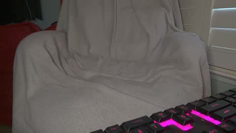 Dong Stroker online show from April 7, 5:15 pm