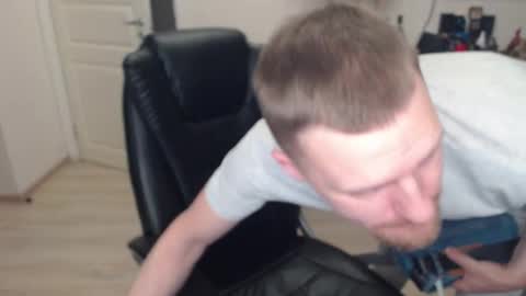 strong_guy_xxx online show from January 12, 5:58 am