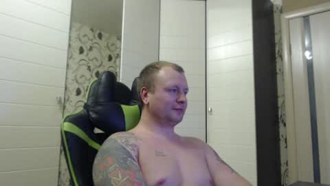 Snapshot of strongass18 chatting on January 18, 4:53 pm Alex online show from January 18, 4:53 pm