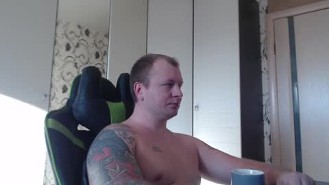 Snapshot of strongass18 chatting on January 21, 9:03 am Alex online show from January 21, 9:03 am
