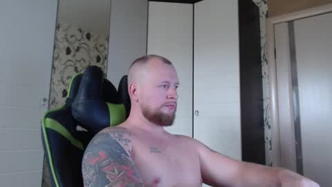 Snapshot of strongass18 chatting on October 14, 8:39 am Alex online show from October 14, 8:39 am
