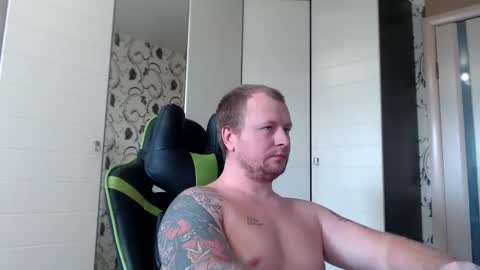 Snapshot of strongass18 chatting on February 6, 11:42 am Alex online show from February 6, 11:42 am