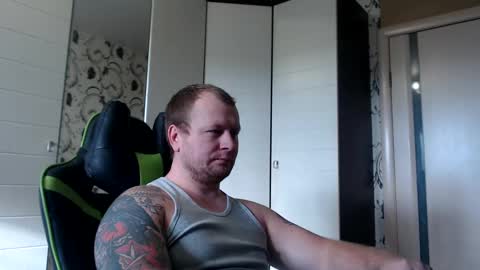 Snapshot of strongass18 chatting on February 4, 9:07 am Alex online show from February 4, 9:07 am