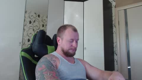 Snapshot of strongass18 chatting on September 30, 8:58 am Alex online show from September 30, 8:58 am