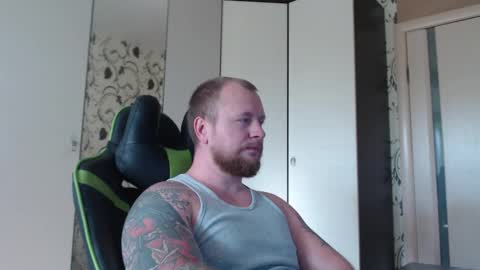 Snapshot of strongass18 chatting on October 9, 9:04 am Alex online show from October 9, 9:04 am