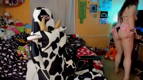 Snapshot of strwbby chatting on September 13, 3:42 am Strwbby online show from September 13, 3:42 am