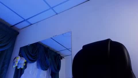 Snapshot of stuart_boy_ chatting on February 6, 2:55 am stuart_boy_ online show from February 6, 2:55 am