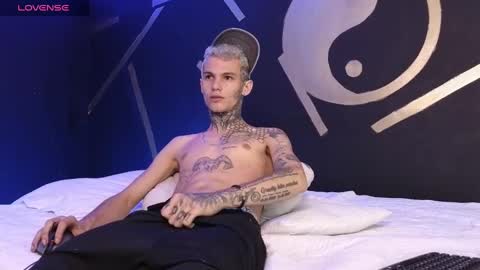 Snapshot of stuart_boy_ chatting on March 9, 3:01 am stuart_boy_ online show from March 9, 3:01 am
