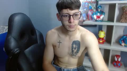 stuart_white online show from September 9, 7:47 pm