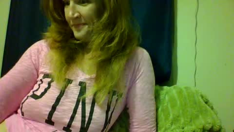 Snapshot of sub4you69brat chatting on September 25, 4:08 am sub4you69brat online show from September 25, 4:08 am