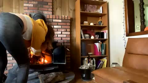 Snapshot of sub4you69brat chatting on March 9, 8:52 pm sub4you69brat online show from March 9, 8:52 pm