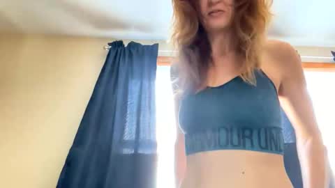 Snapshot of sub4you69brat chatting on February 14, 6:40 pm sub4you69brat online show from February 14, 6:40 pm