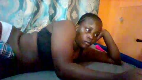 submissive_slut001 online show from January 13, 12:35 pm