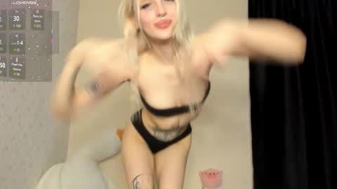 Chloe online show from March 5, 1:20 pm