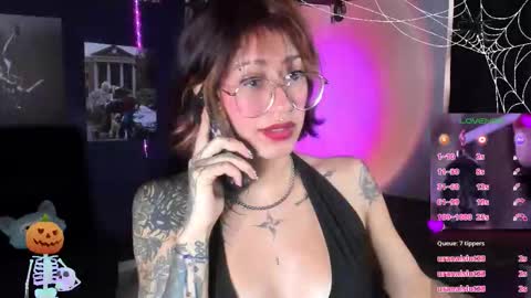Snapshot of succubus_girl_ chatting on October 4, 4:05 pm Alexy online show from October 4, 4:05 pm