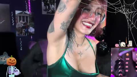 Snapshot of succubus_girl_ chatting on October 6, 3:19 pm Alexy online show from October 6, 3:19 pm