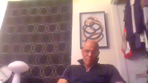 SUCKITU812 online show from December 21, 8:32 am