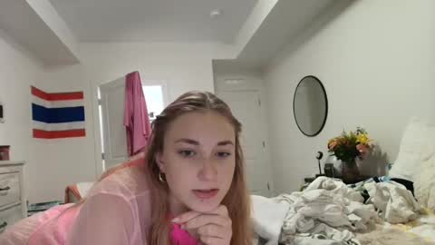 Snapshot of suerrab3304 chatting on October 2, 2:10 am suerrab3304 online show from October 2, 2:10 am