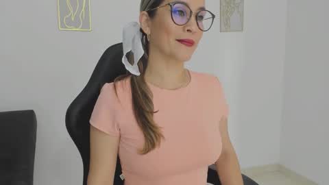 sugar_milff online show from January 14, 1:30 pm