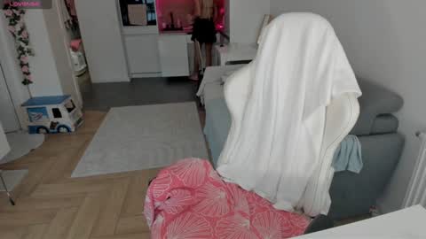 Snapshot of sugar_rainbow chatting on October 10, 6:30 am Kinga online show from October 10, 6:30 am