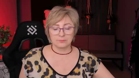 Vivien online show from March 12, 9:02 am