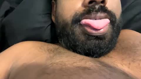 Snapshot of suggnight chatting on October 28, 1:34 pm Let me be your knight that saves you online show from October 28, 1:34 pm