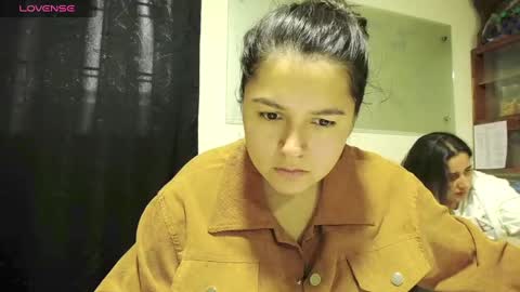 Snapshot of summer_girls01 chatting on February 17, 10:05 pm summer_girls01 online show from February 17, 10:05 pm