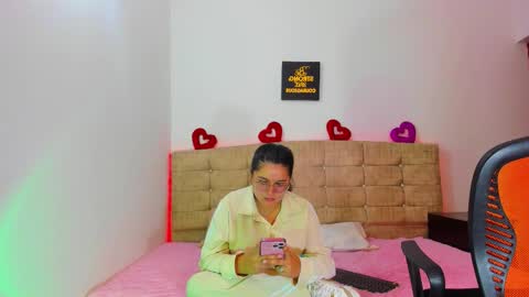 Snapshot of summer_girls01 chatting on October 7, 11:01 pm summer_girls01 online show from October 7, 11:01 pm