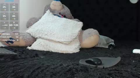 Snapshot of summer_romance chatting on February 21, 6:40 am Andres-tattoos  Derek Hairy online show from February 21, 6:40 am