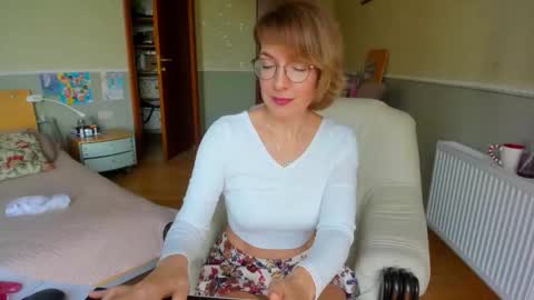 Snapshot of summerliza chatting on October 9, 2:22 pm summerliza online show from October 9, 2:22 pm