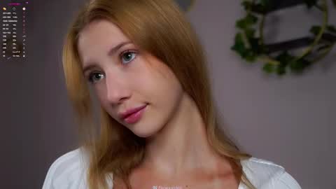 Snapshot of sunnmoonn chatting on October 18, 1:37 pm Lily online show from October 18, 1:37 pm