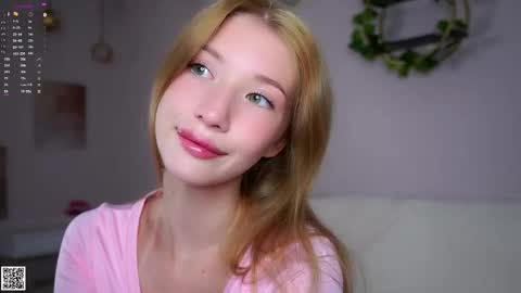 Snapshot of sunnmoonn chatting on October 13, 1:35 pm Lily online show from October 13, 1:35 pm
