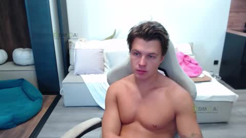 Snapshot of sunny1girl chatting on October 7, 11:17 am Alice and Sergey online show from October 7, 11:17 am