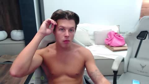 Snapshot of sunny1girl chatting on October 6, 6:31 am Alice and Sergey online show from October 6, 6:31 am