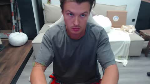 Snapshot of sunny1girl chatting on September 28, 3:32 pm Alice and Sergey online show from September 28, 3:32 pm