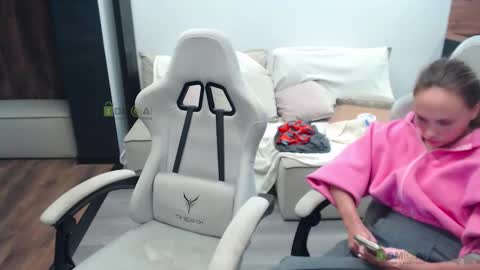 Snapshot of sunny1girl chatting on October 2, 5:34 pm Alice and Sergey online show from October 2, 5:34 pm