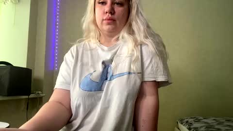 Snapshot of sunny_mood chatting on January 9, 9:58 am sunny mood online show from January 9, 9:58 am