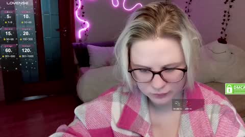 Snapshot of sunny_mood chatting on February 2, 6:36 am sunny mood online show from February 2, 6:36 am